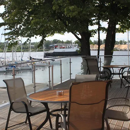 Pensjonat Jahtklubi Kuelalistemaja Parnawa